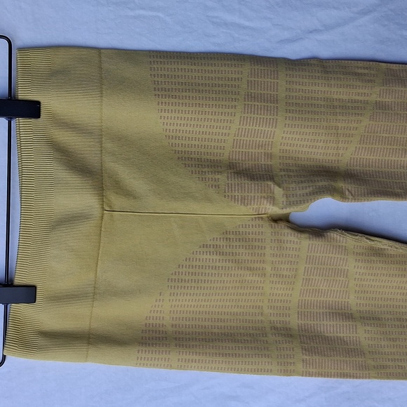 Fabletics Yellow Seamless Leggings Size S - Picture 4 of 16